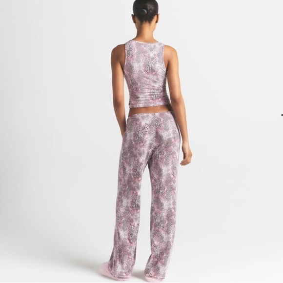 NWT SKIMS Sleepwear Set Tank/Pants Bloom in Mini Multi Animal - Picture 2 of 11